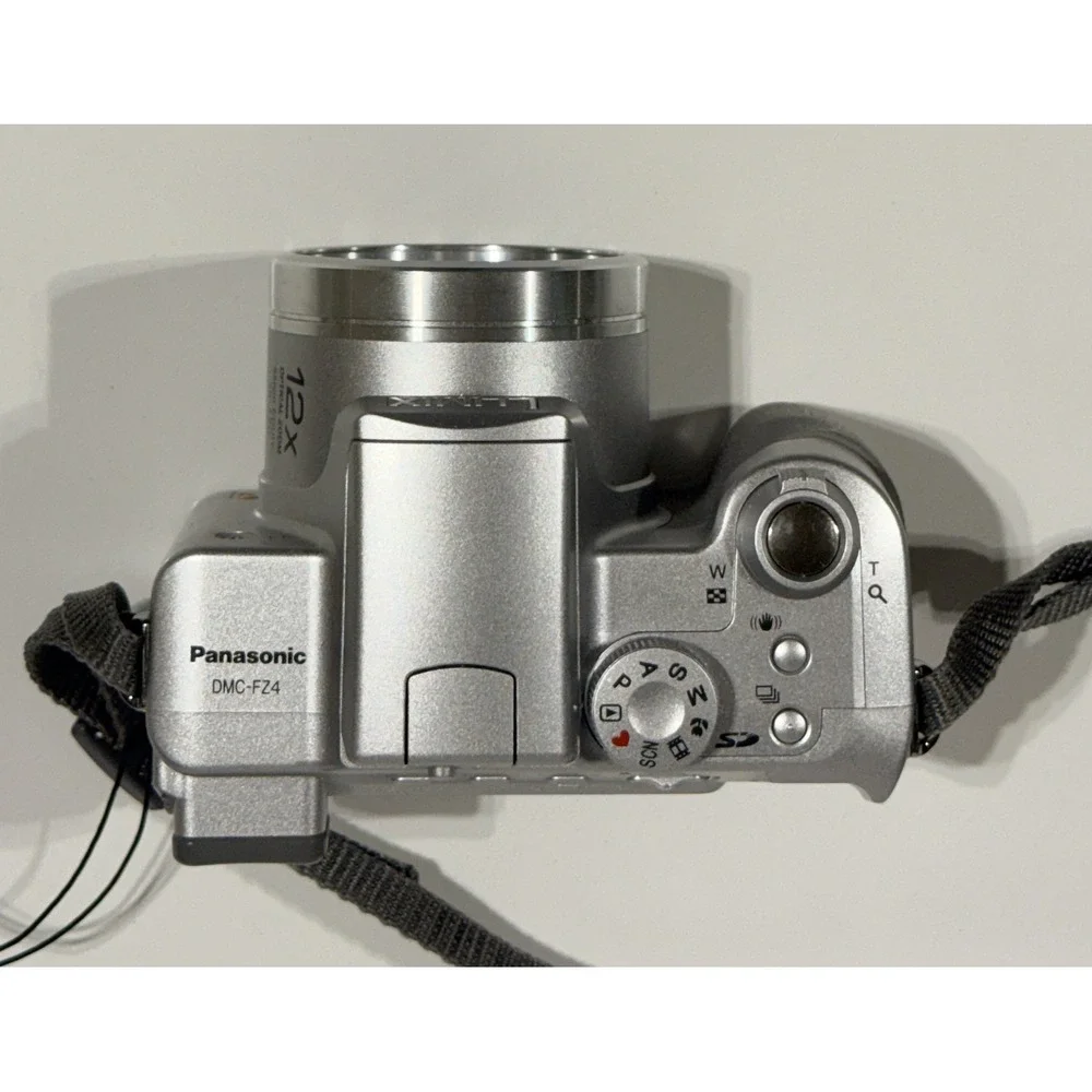 PANASONIC Lumix DMC-FZ4 Digital Camera w/ Battery, Charger, 512mb SD Card -WORKS